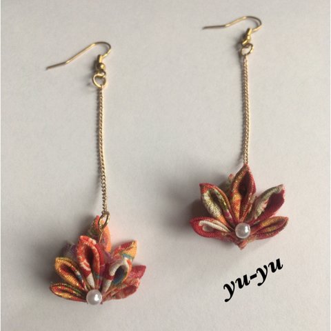 つまみ細工 紅葉ピアス