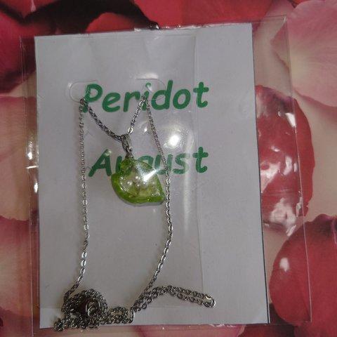 peridot petal silver necklace 1