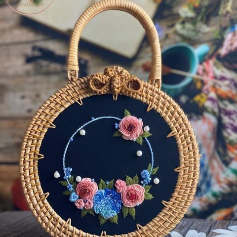 お花手刺繍ポーチ