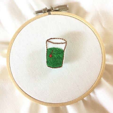 グラスの刺繍ブローチ(メロンソーダ)