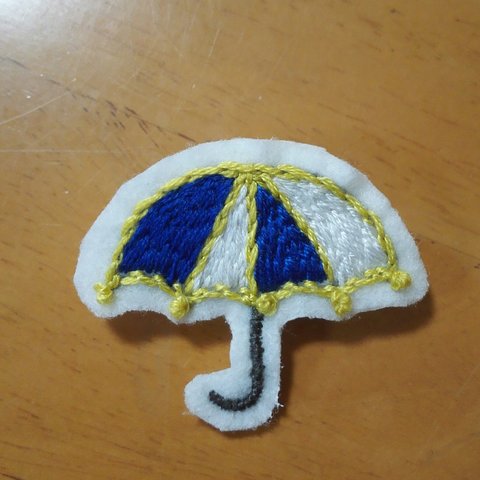 ☂　　傘の刺繍ブローチ　　　☂