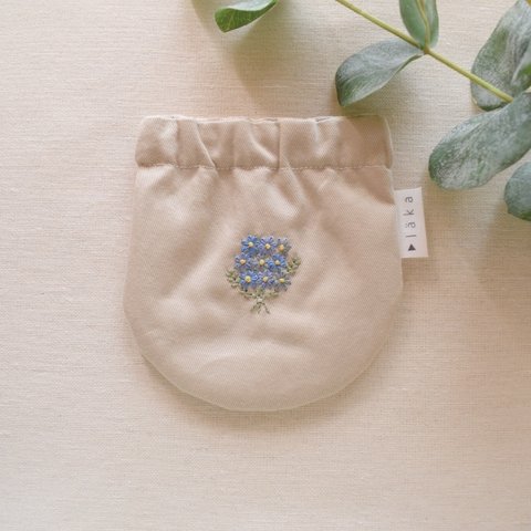 【手刺繍のバネ口ポーチ (ブルーデイジー)】