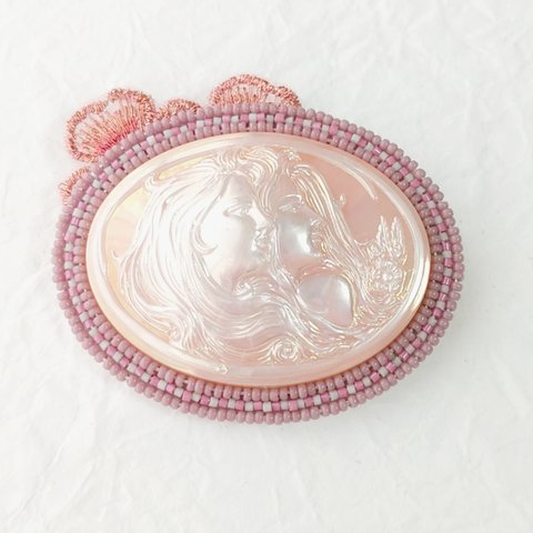 カメオ　ブローチ／ビーズ刺繍　ピンク