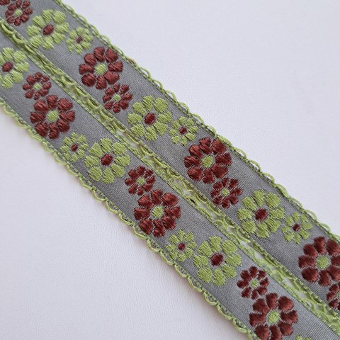 チロリアンテープ　刺繍リボン　レトロ