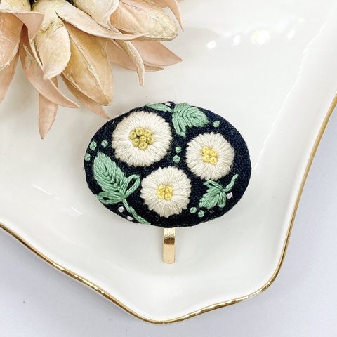 お花刺繍のポニーフック