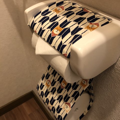 柴犬と矢絣のトイレットペーパーホルダー　ネイビー