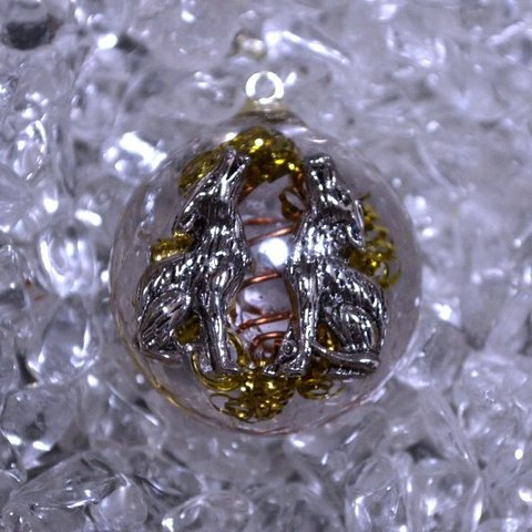オルゴナイト （半球型）【水晶】狼×２