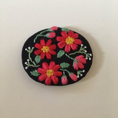 刺繍ブローチ