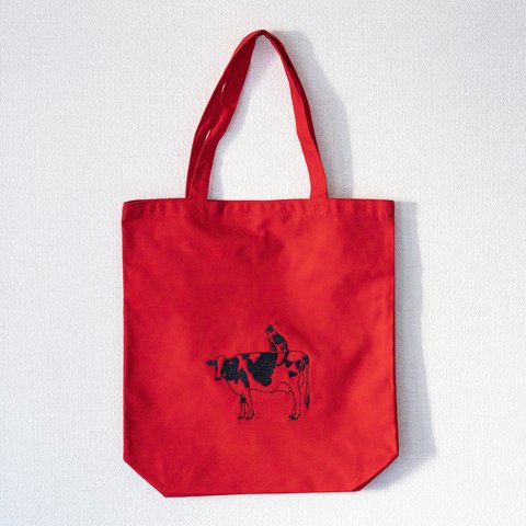 牛さんと牛柄ネコさんの刺繍キャンバストートバッグ（レッド） 猫 A4 マチ有り コットン