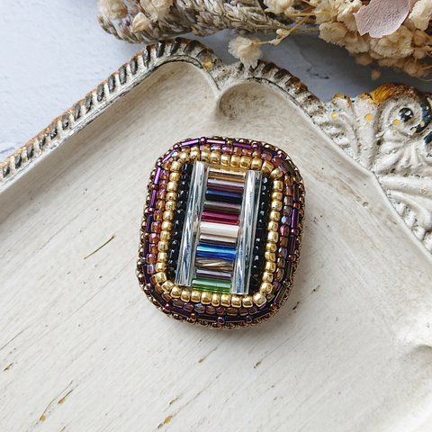 ビューグルビーズのブローチ⋆* ビーズ刺繍 アンティーク調 アクセサリー