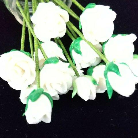白バラ 5本 ドールハウスに 樹脂粘土の薔薇 約1cm