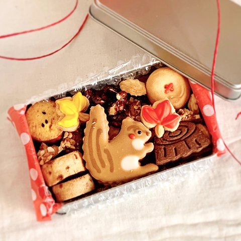 【11月限定】子リスと秋のクッキー缶