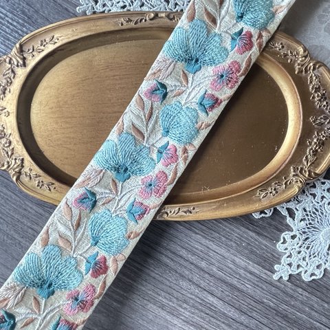 インド刺繍リボン　花　インド刺繍　スパンコール　刺繍リボン　リボン　りぼん　※普通郵便はお届けに1週間近くかかります。お急ぎの方は必ずクロネコヤマトをお選びください