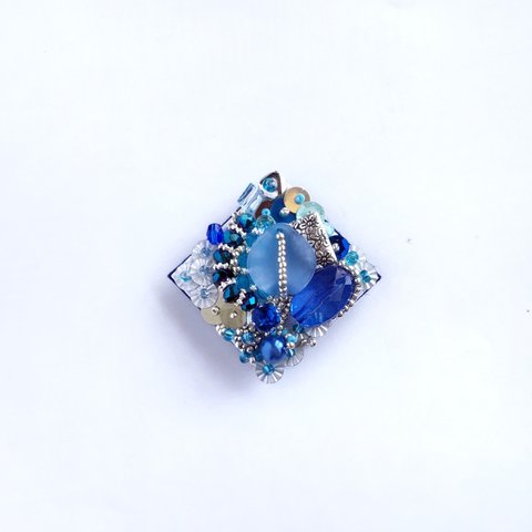 con Azul   Silver Beads Reunion  ビーズ刺繍ブローチ