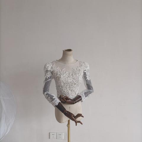 エレガント オフホワイト ボレロ 長袖 花柄のモチーフ刺繍が美しく 結婚式/二次会