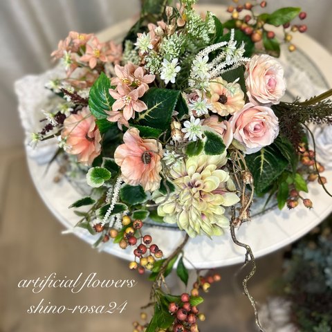 SOLD OUT サーモンピンクの花々ブーケ