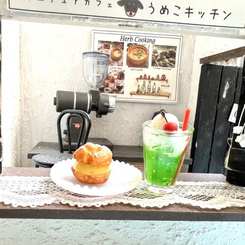  【クリームソーダ】シュークリーム　ドールハウス　ミニチュア