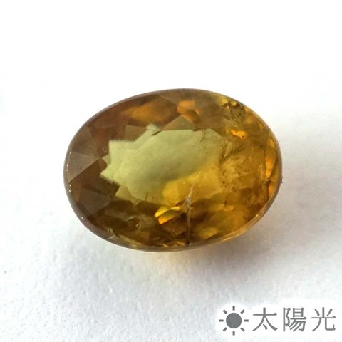 スフェーン　オーバル　7.0×5.3 mm　1.03ct