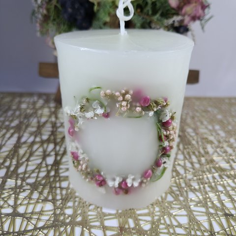 ペッパーベリーと白い小花のキャンドル