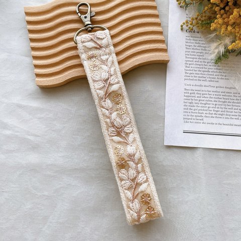 【インド刺繍リボン】ハンドストラップ　スマホショルダー