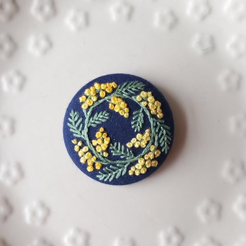 刺繍　ヘアゴム　ミモザのリース　ブローチに変更出来ます