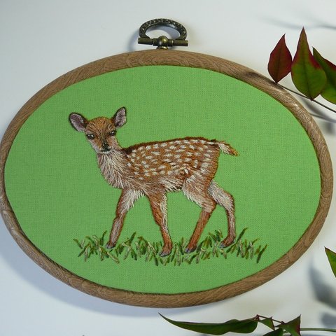 小鹿の刺繍のフレーム