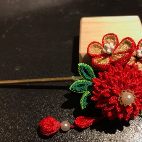 ダリアと梅の花の簪