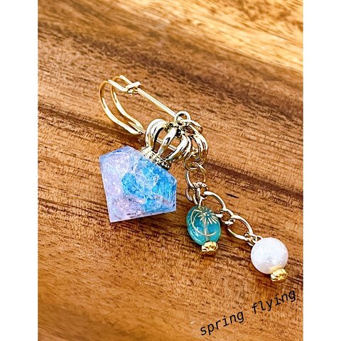 ◇620 琉球ガラスカレットのダイヤ型ブローチ