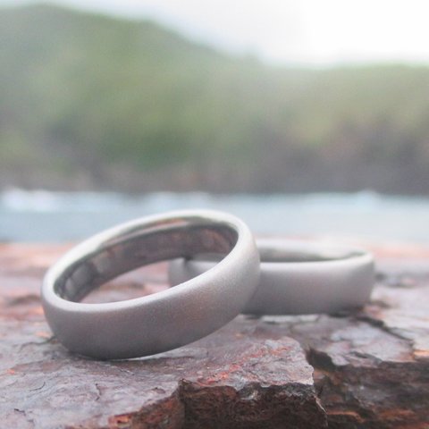 【金属アレルギー対応】 シンプルで素材の良さを活かしたタンタルの結婚指輪