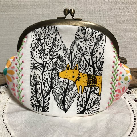 がま口化粧ポーチ 刺繍イニシャル【M】