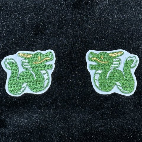 ★刺繍シール／ステッカー★　ドラゴン　龍　辰年　左右対称２枚セット