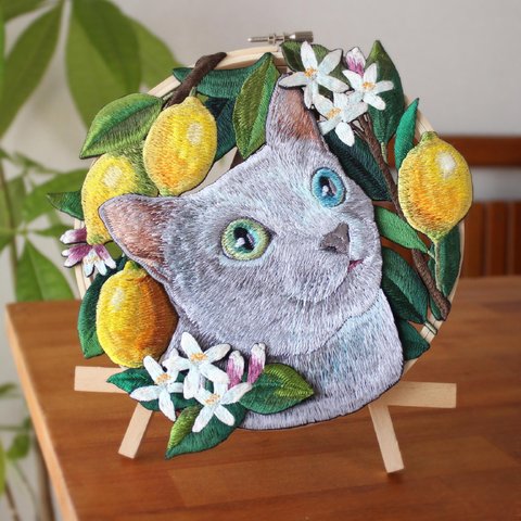 猫とレモンの刺繍リース