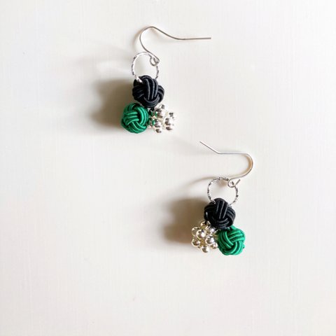 水引（玉結び）とビーズのピアス/イヤリング（black×green）