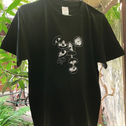 椎茸ナイン Tシャツ　黒