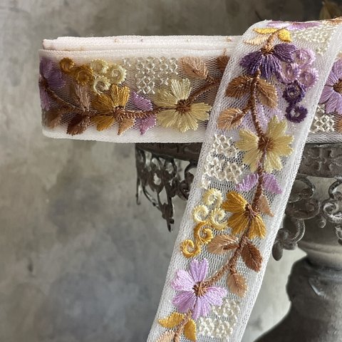 [実物のお色味と違う場合があります] インド刺繍リボン　花　インド刺繍　スパンコール　刺繍リボン　リボン　りぼん　※10月8日よりゆうパケットにて発送