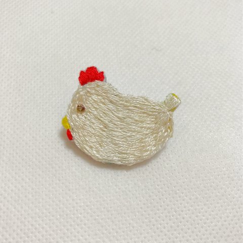 にわとりの刺繍ブローチ