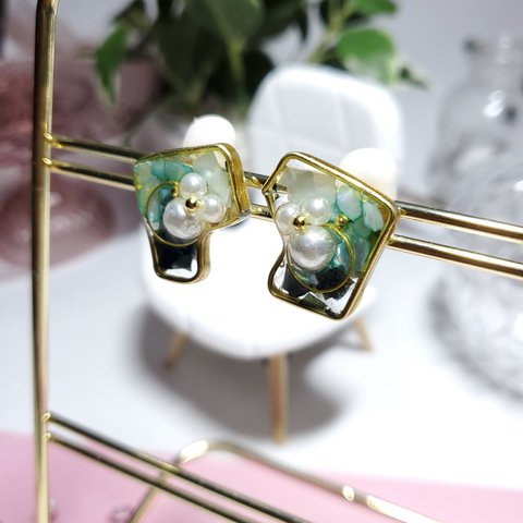 レジン レジンアクセサリー    アクセサリー    ゴールド  イヤリング  ハンドメイド ハンドメイドアクセサリー    レジンイヤリング  シェル