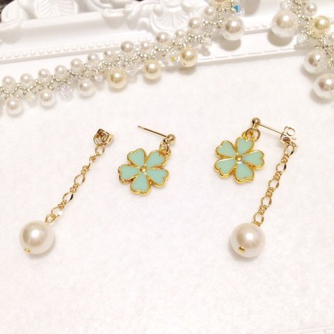 ♥ 一輪の華とキャッチにパール ピアス　エメラルド色