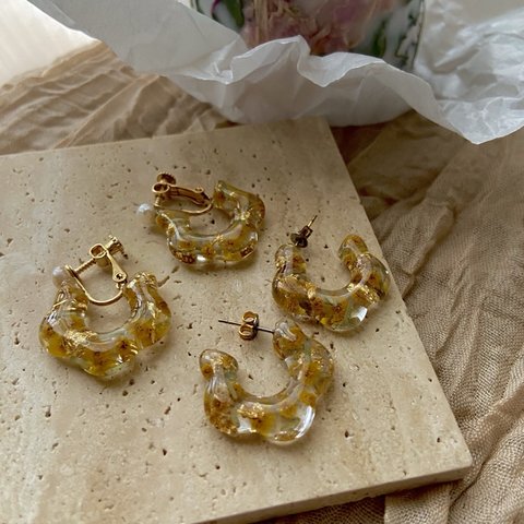 【4/17販売終了】　ミモザピアス ミモザイヤリング　ミモザ レジンピアス レジンイヤリング Mimosa flower hoop pierce / earring