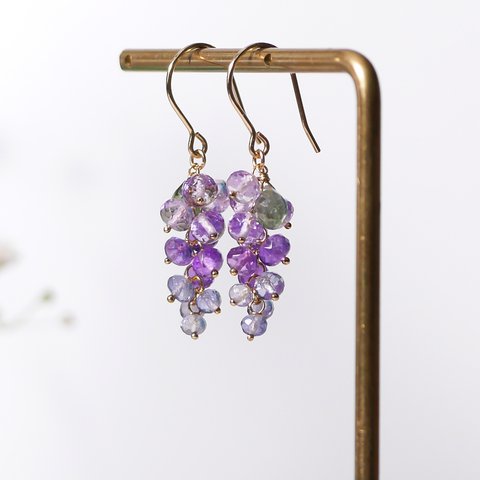 #924　極上ボタンカット　Wisteria flowers　藤の花ピアス