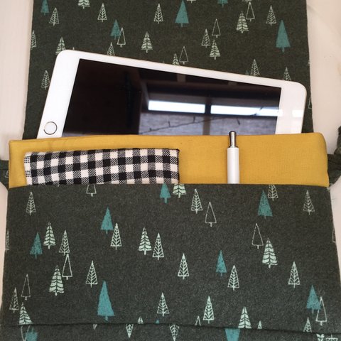 iPad miniのためのポーチ【北欧の森】グリーン