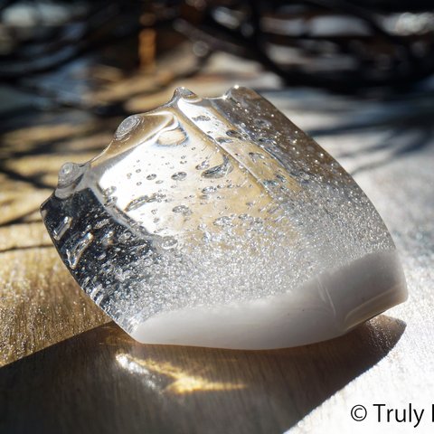 純白透明ガラスのインテリアオブジェ - 「 白のかおり 」 ●  幅約7cm
