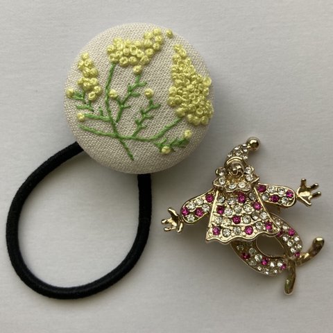 刺繍🪡くるみボタン・ヘアゴム・ミモザ・レモンイエロー