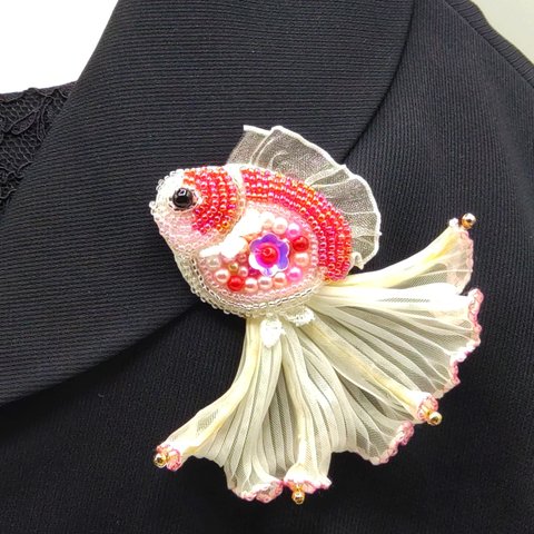 【再販】まるで金魚のビーズ刺繍ブローチ