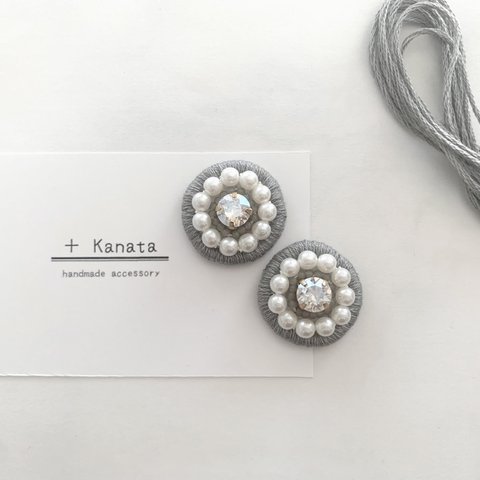 *one point*/gray/ビーズ刺繍ピアスorイヤリング