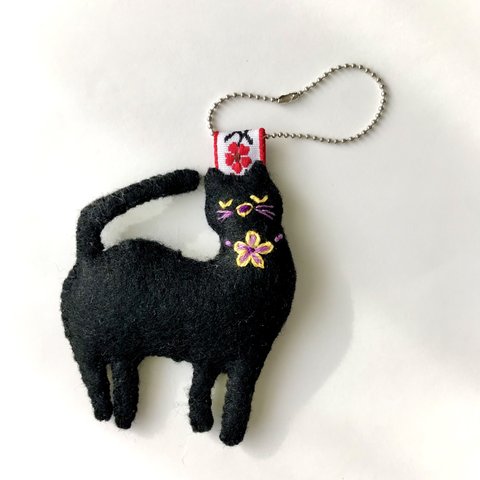  手刺繍 フェルト バッグチャーム さんぽ猫 ゴールド