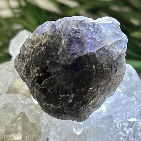 絆と克服の石✨　アイオライト　原石　ラフストーン
