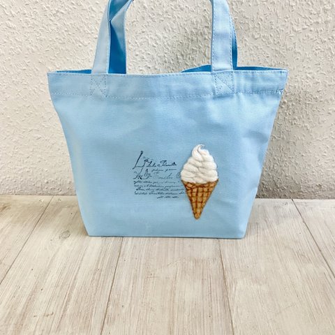 【SALE】Cafe-sweets☆羊毛刺繍キャンバストート〜☆ミルクソフトクリーム🍦　（ライトブルー）