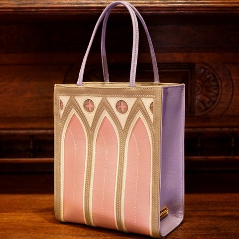 クラシカルな中世ゴシック建築モチーフの「カテドラルバッグ4C」（本革製）／gg-01 cathedral bag