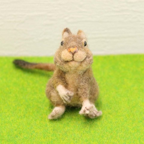 羊毛フェルト　ゆかいな動物シリーズ　デグー①正面向き×片手出し